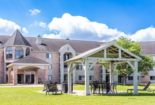 Building Photo - Hummingbird Cove Apartments