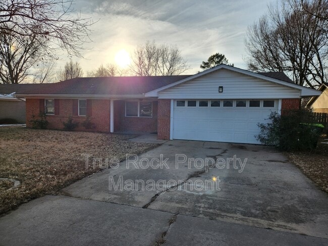 Building Photo - 525 Rebecca Ln