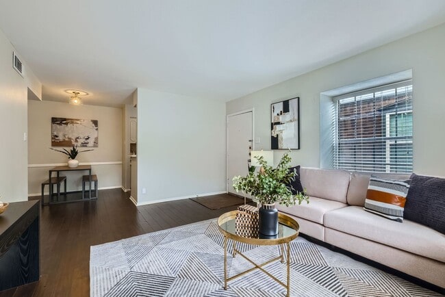 Photo - Condominium located in Olmos Park Gardens