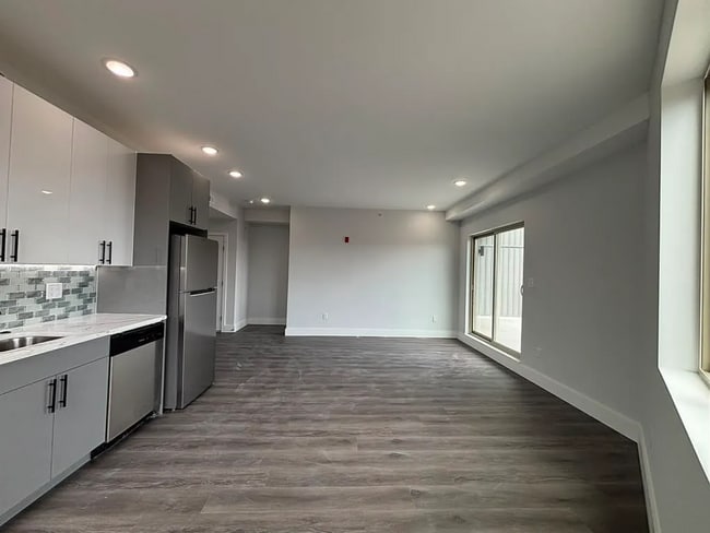 Photo - 675 N 41st St Unit 7