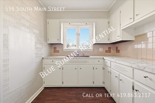 Photo - 555 S Main St