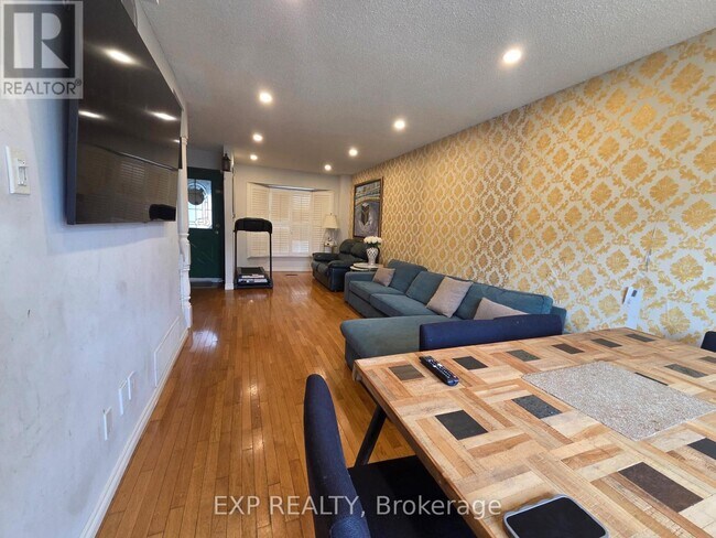 Photo - 3082 Cantelon Crescent