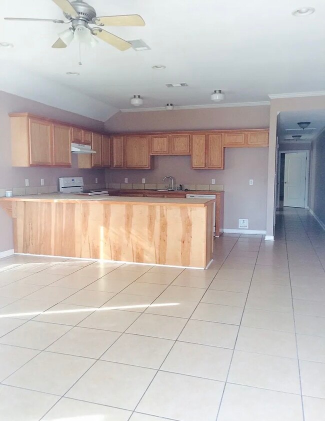 Building Photo - 503 N Holly St Unit Apartment