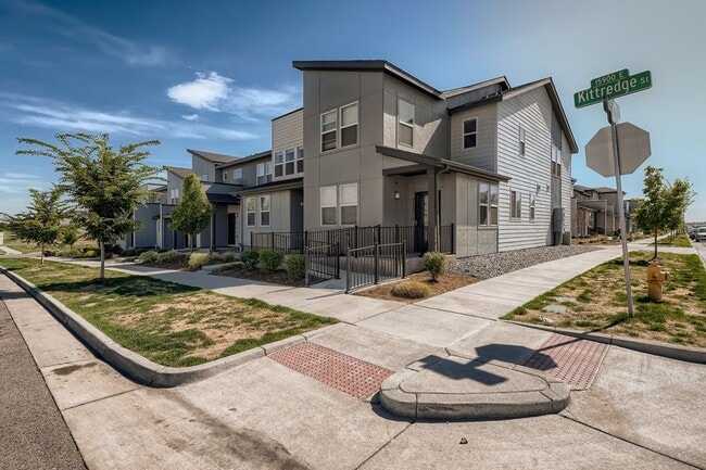 Building Photo - Spacious 3BR Townhome with Stainless Steel Appliances & 2-Car Garage