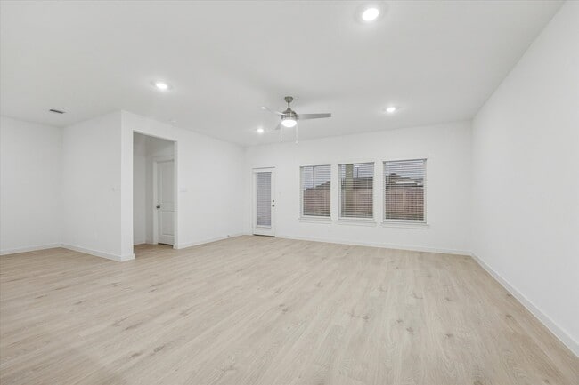 Photo - 4127 Camden Lakes St