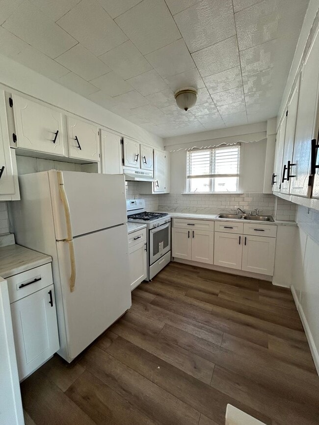 Building Photo - 90 Montaup St Unit 2