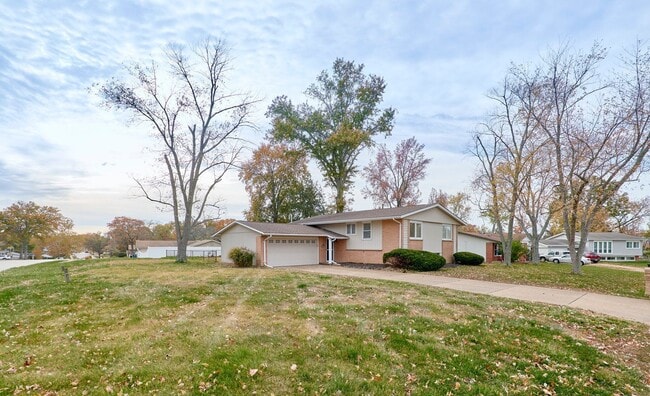 Building Photo - 5134 Red Cedar Ct