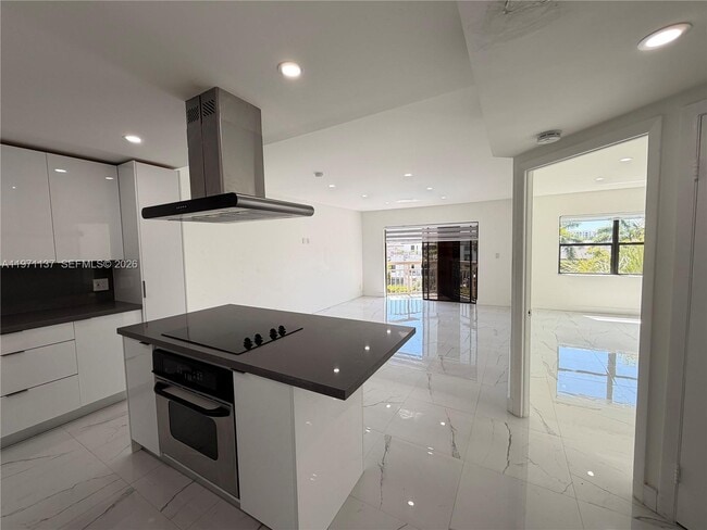 Building Photo - 8290 Lake Dr Unit 427