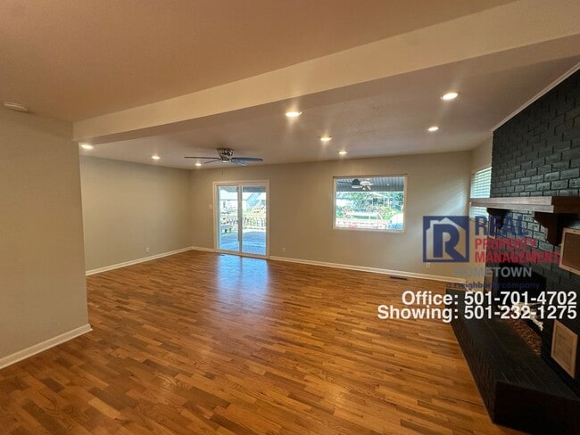 Photo - 300 W Mountain View Dr