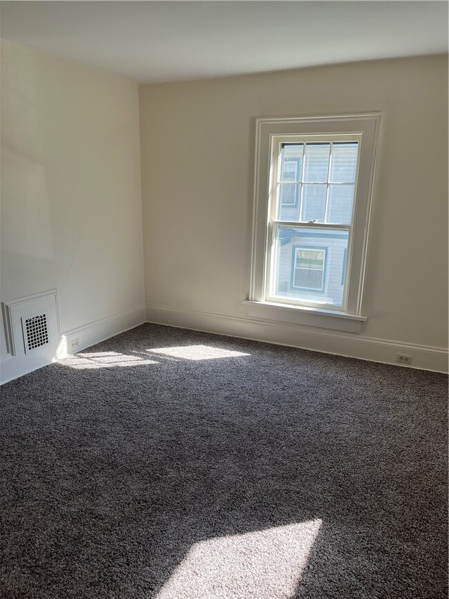 Photo - 206 Grove St