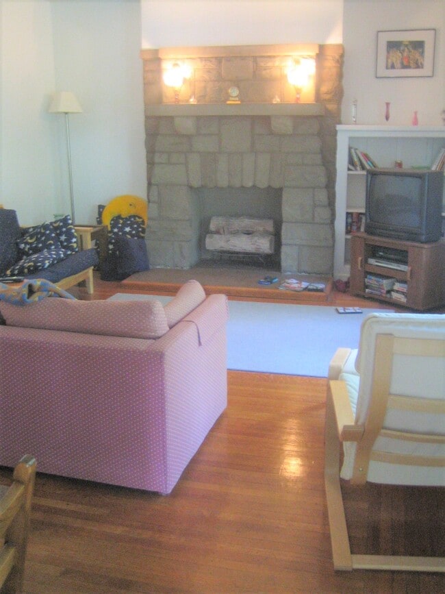 Photo - 5702 Darlington Rd Unit 1