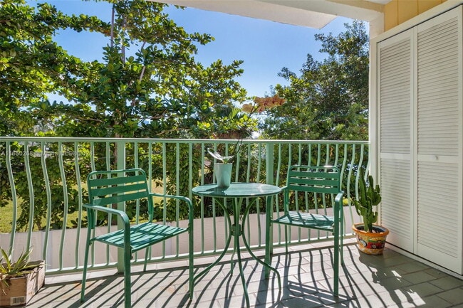 Photo - 978 NW North River Dr