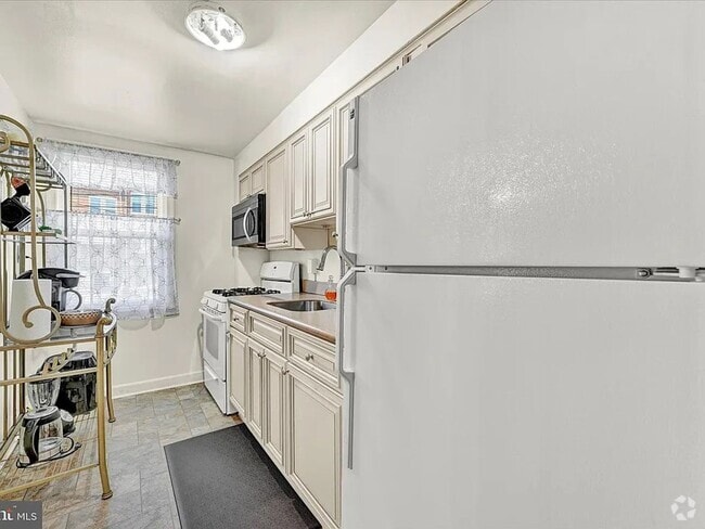 Building Photo - 3240 Westmont- YOUR NEXT HOME AWAITS