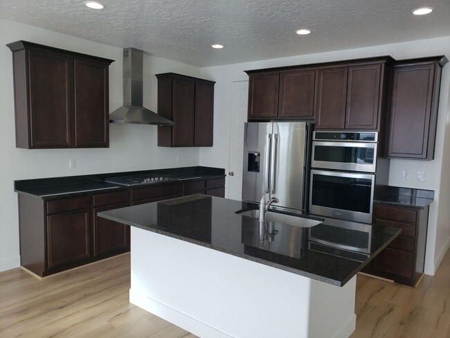 Photo - Trails and more at this Harvest Park Home in Mapleton!!