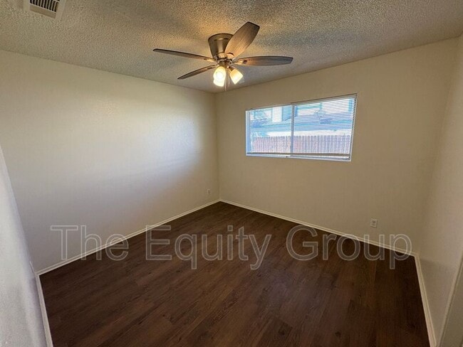 Photo - 1331 S Crowe St Unidad B