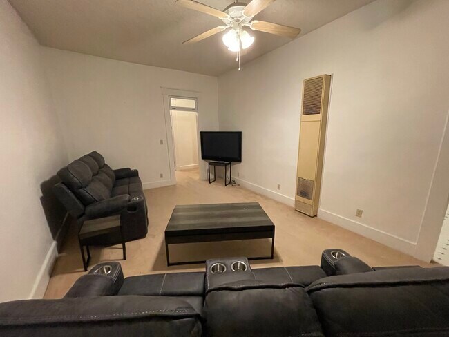 Photo - 106 N Main St