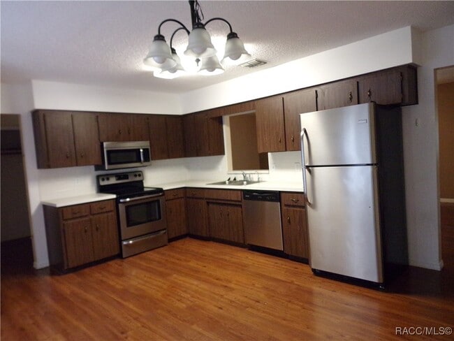 Photo - 100 E Knightsbridge Pl