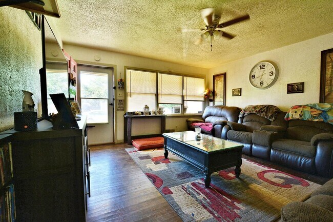 Photo - 5004 40th St