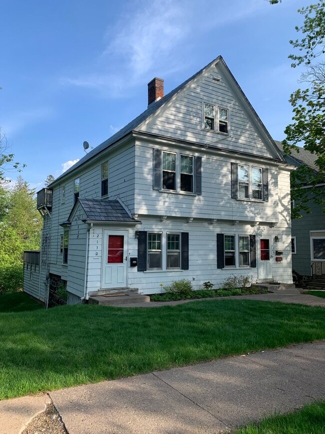 Building Photo - 2128-2130 E 2nd St Unit 2128 E 2nd St - 2nd Floor