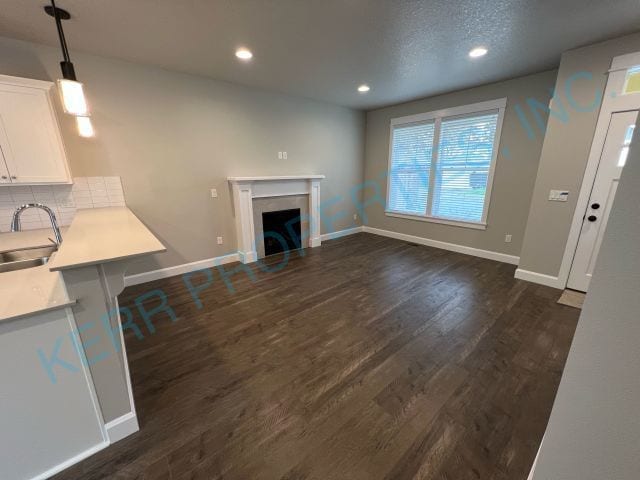 Photo - 3 bd / 2.5 Bth - Gas Fireplace - Central A/C - Attached Garage - Pet Friendly!