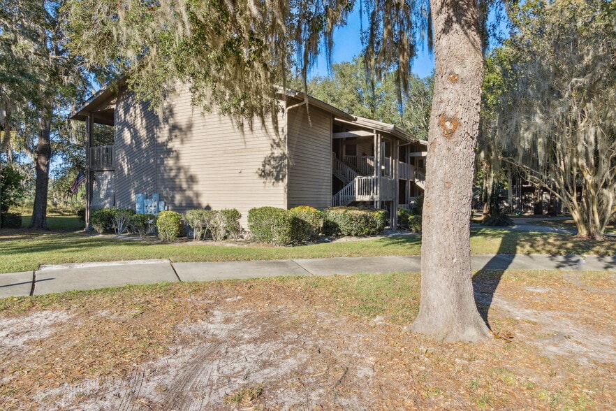 3165 Ravines Rd