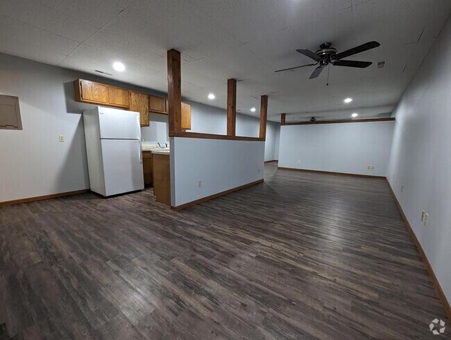 Building Photo - 110 N 1st St Rental