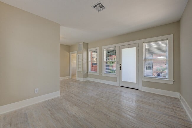 Photo - 1001 Bomar St Unit B