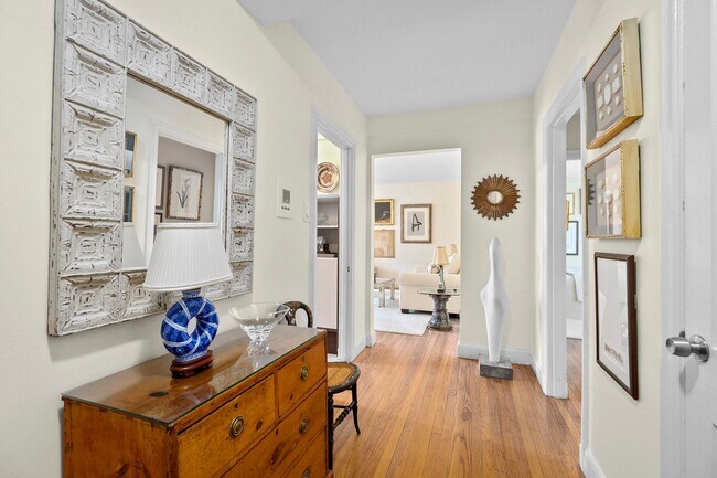 Photo - VERY NICE BRIGHTON ONE BED!!!