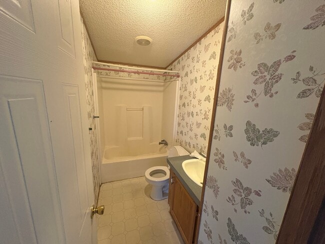 Photo - 2390 Claremont Rd