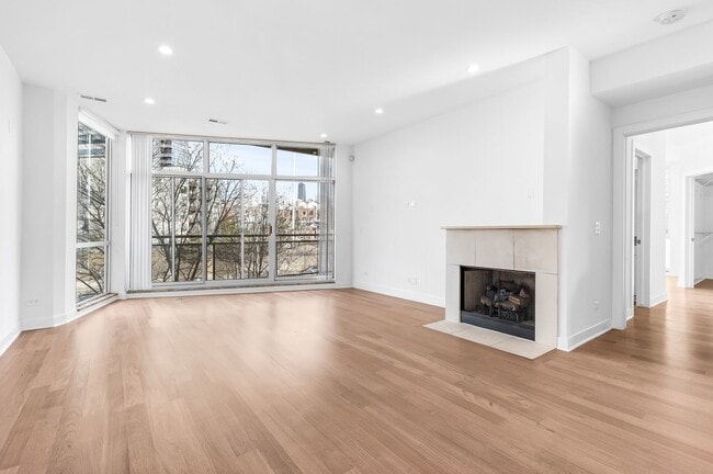 Photo - 914 W Hubbard St Unit 203