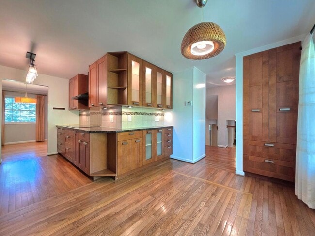 Photo - 2215 Collingwood Rd