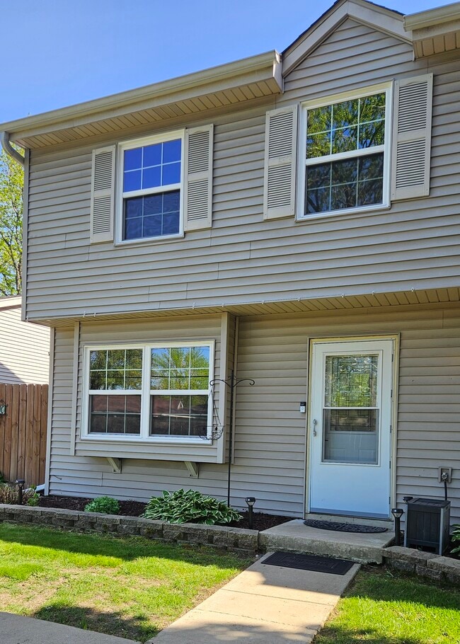 Building Photo - 10 N Fernwood Dr Unit 10N Rental