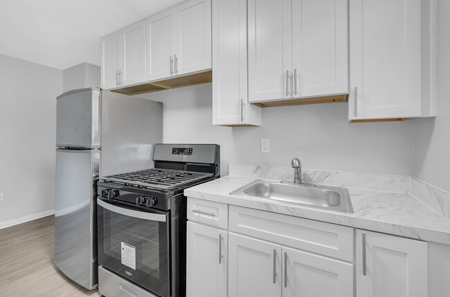 Building Photo - University Gardens Rental