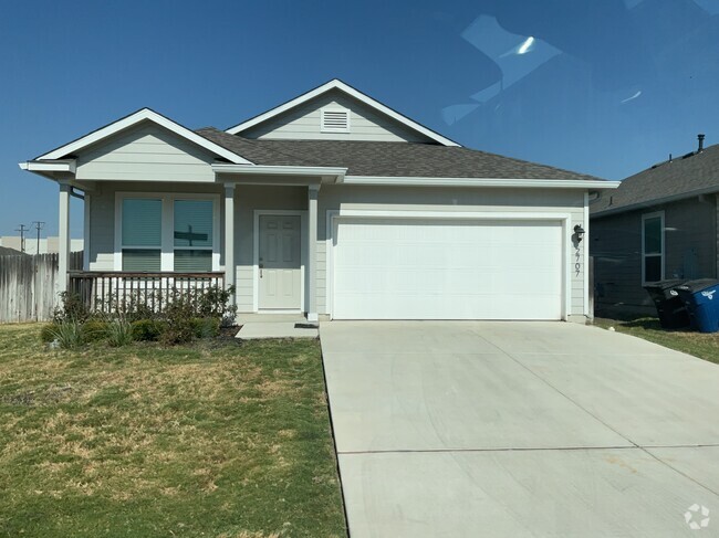 Building Photo - 2707 Geronimo Creek Rental