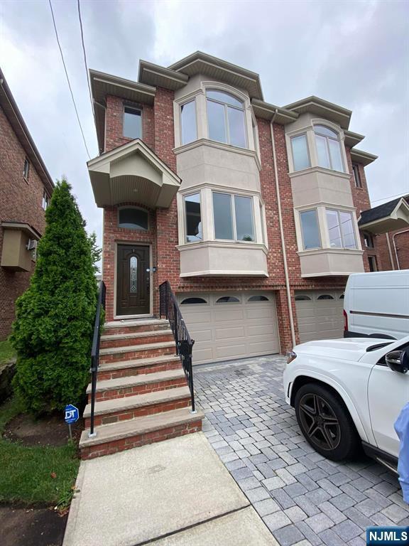 Building Photo - 436 Lawton Ave Unit A Rental