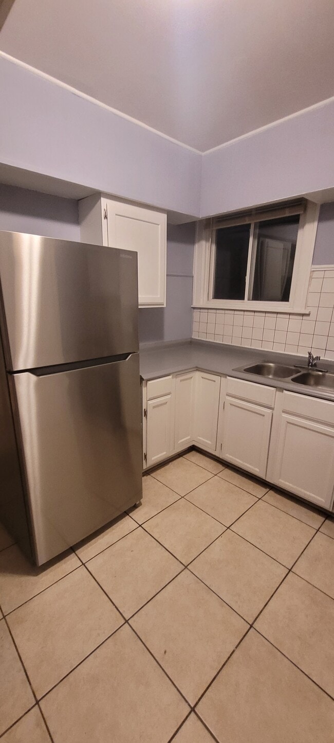 New Refrigerator - 915 W 95th St Unit 2e