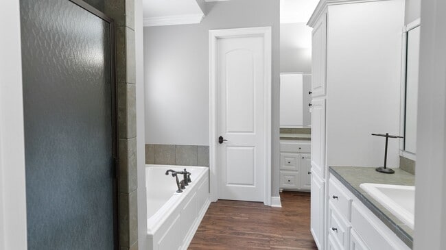 Photo - 3 Bedroom Home in U Club | Community Pool | Fenced Patio