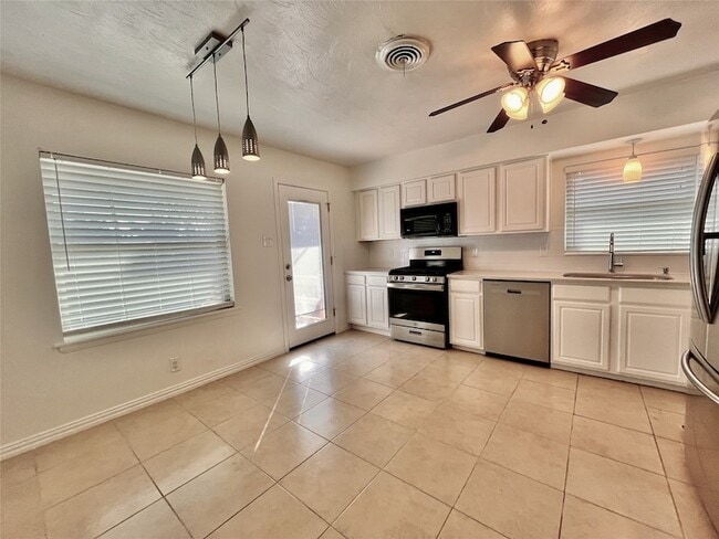Photo - 421 Jolee St