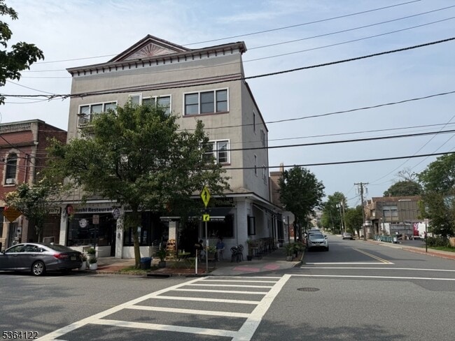 Photo - 97 Walnut St Apartment Unit 3B