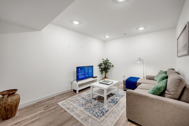 Photo - 11817-11821 21 Ave SW Unit SI ID1564648P