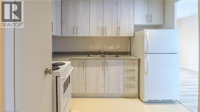 Photo - 84 SECOND Street Unit# 207 Unité 207