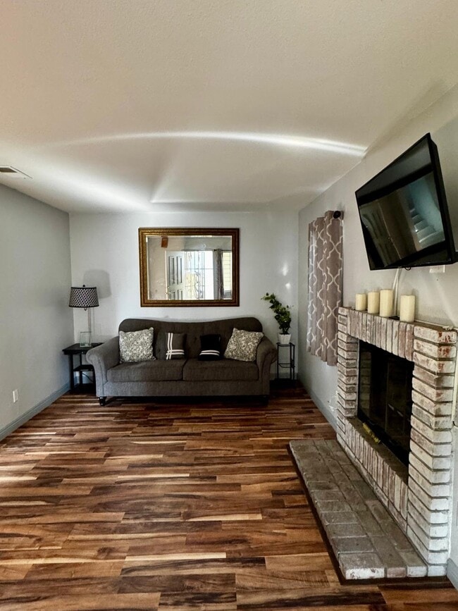 Photo - 580 Portsmouth Dr