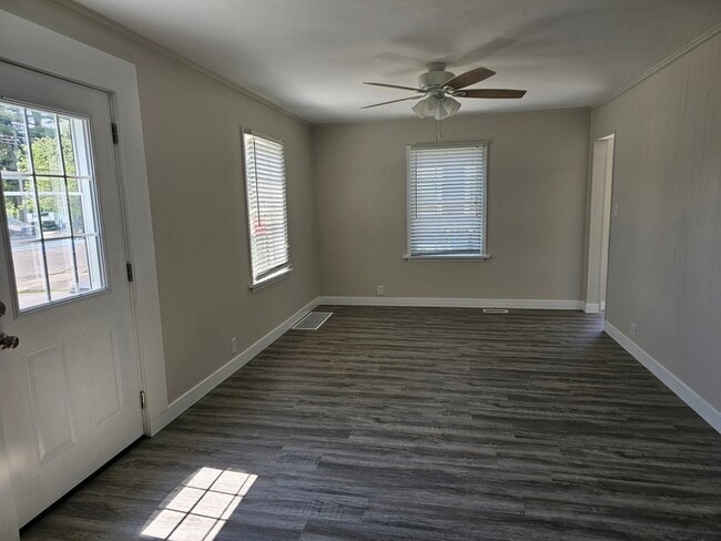 Photo - 2118 E 5th St