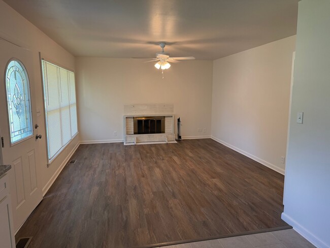 Photo - 3736 Rouge Way