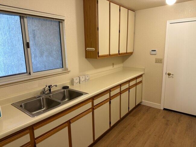 Photo - 4234 Hillview Dr