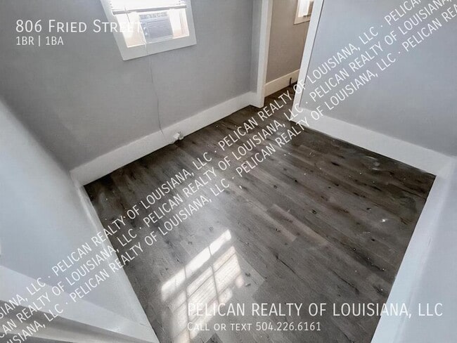 Photo - 806 Fried St