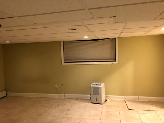 Building Photo - 277 Millbrook Ave Unit Basement Rental