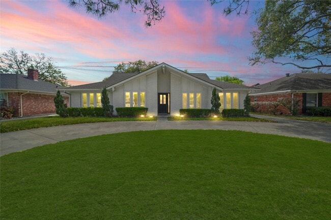 Photo - 6215 S Braeswood Blvd