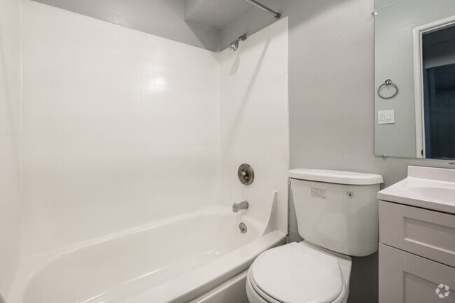2 BR, 1 BA - 875 SF