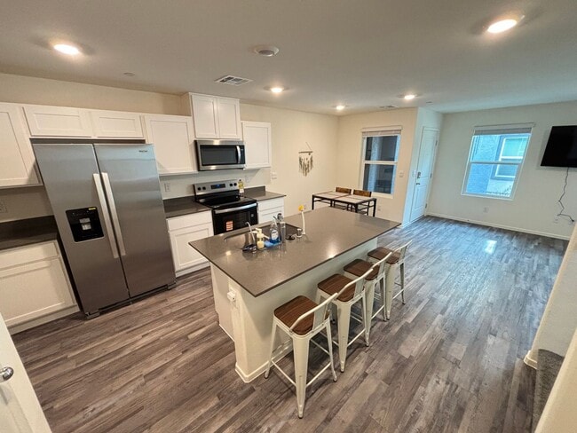 Photo - Charming 3Bed/2.5Bath/2Car Townhouse located in Northwest Las Vegas - Make the Move for Less: $30...